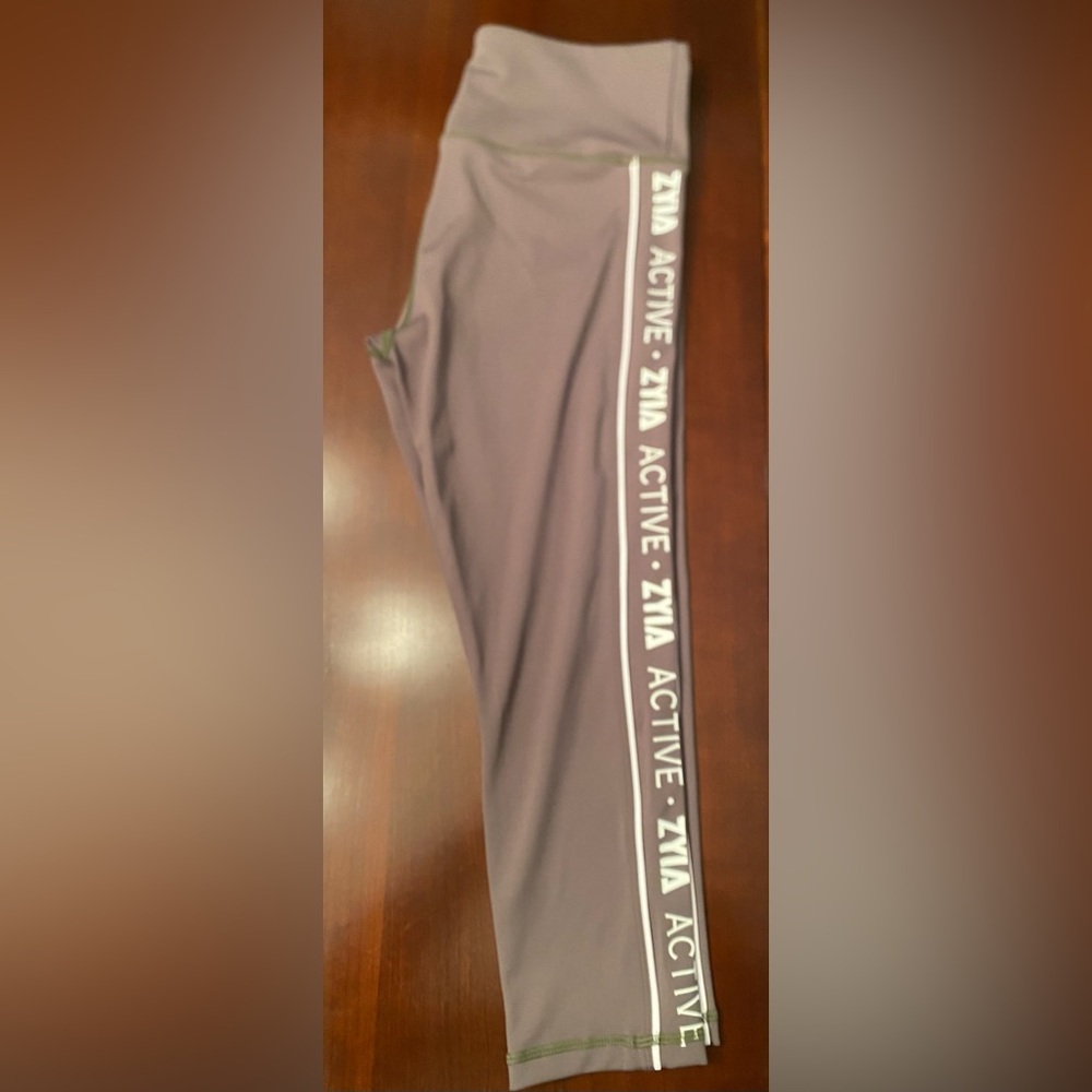 Zyia Active Light N Tight Olive Green Logo Leggings Size 6-8 Cropped NWOT
